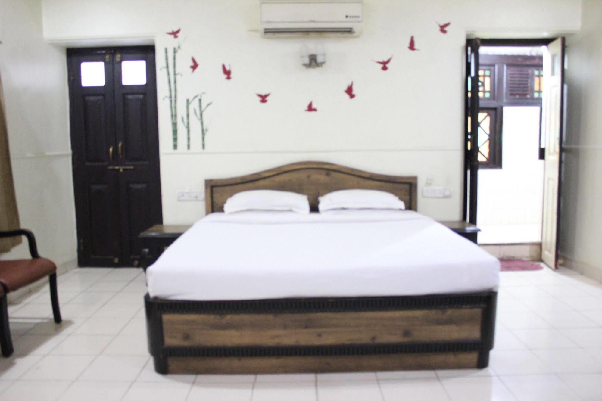 Hotel Ritz Pune Luaran gambar