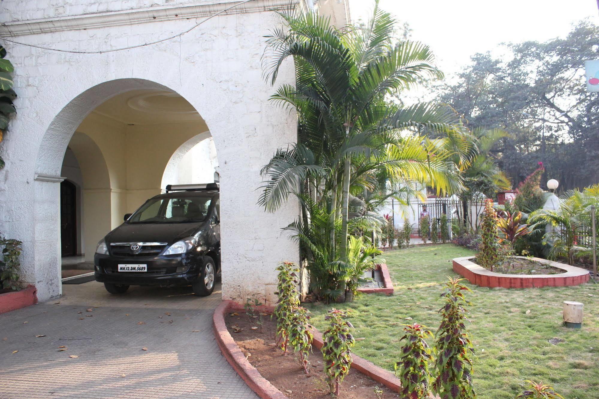 Hotel Ritz Pune Luaran gambar