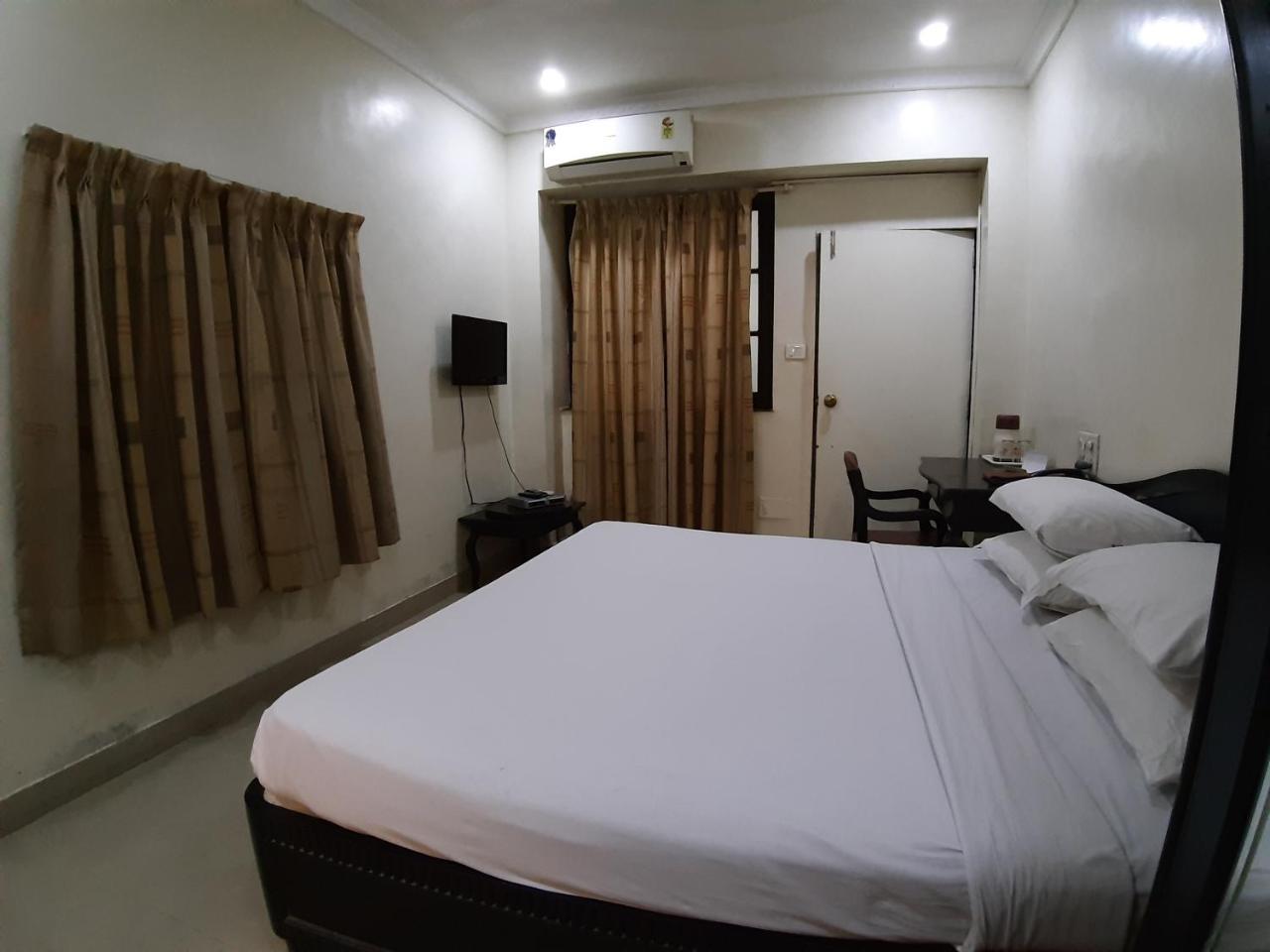 Hotel Ritz Pune Luaran gambar